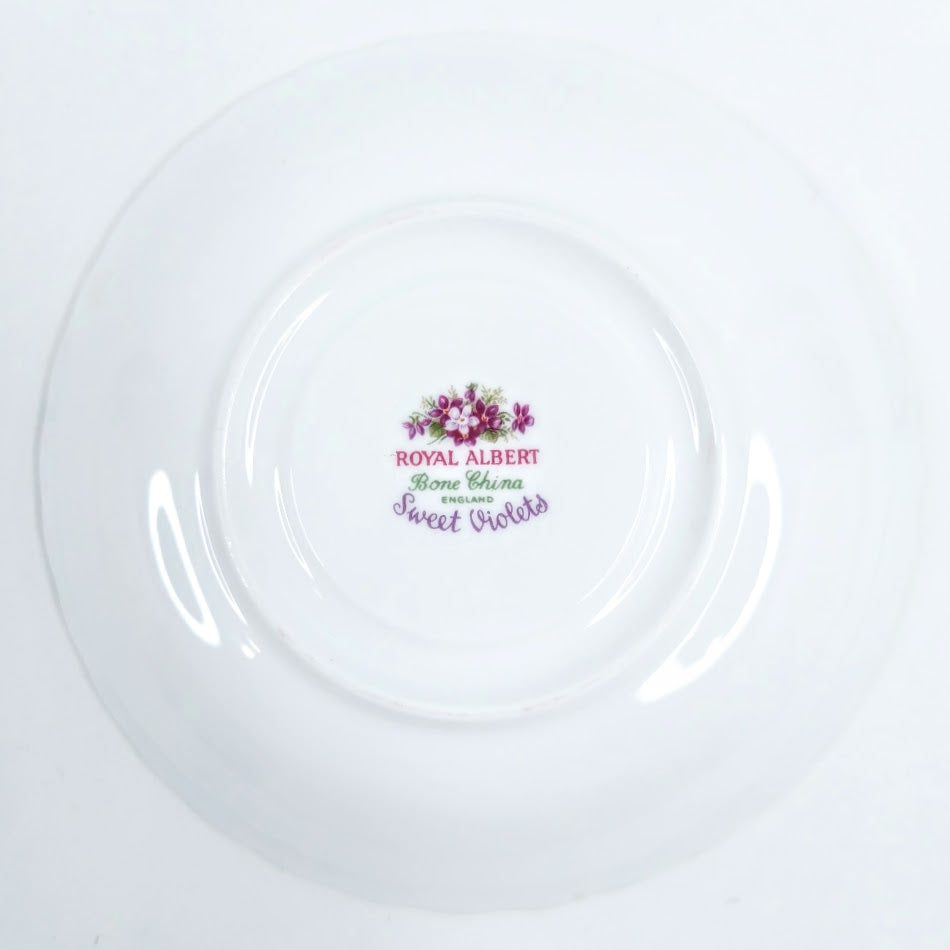 Royal Albert Sweet Violets teekuppi ja tassi 4kpl