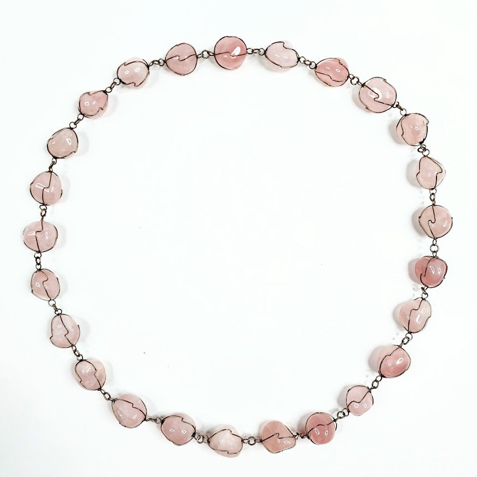 Ruusukvartsikaulakoru 78 cm