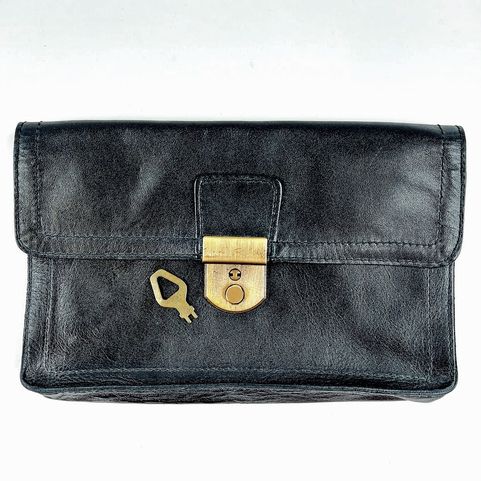Three Bags vintage nahkalaukku rannehihnalla