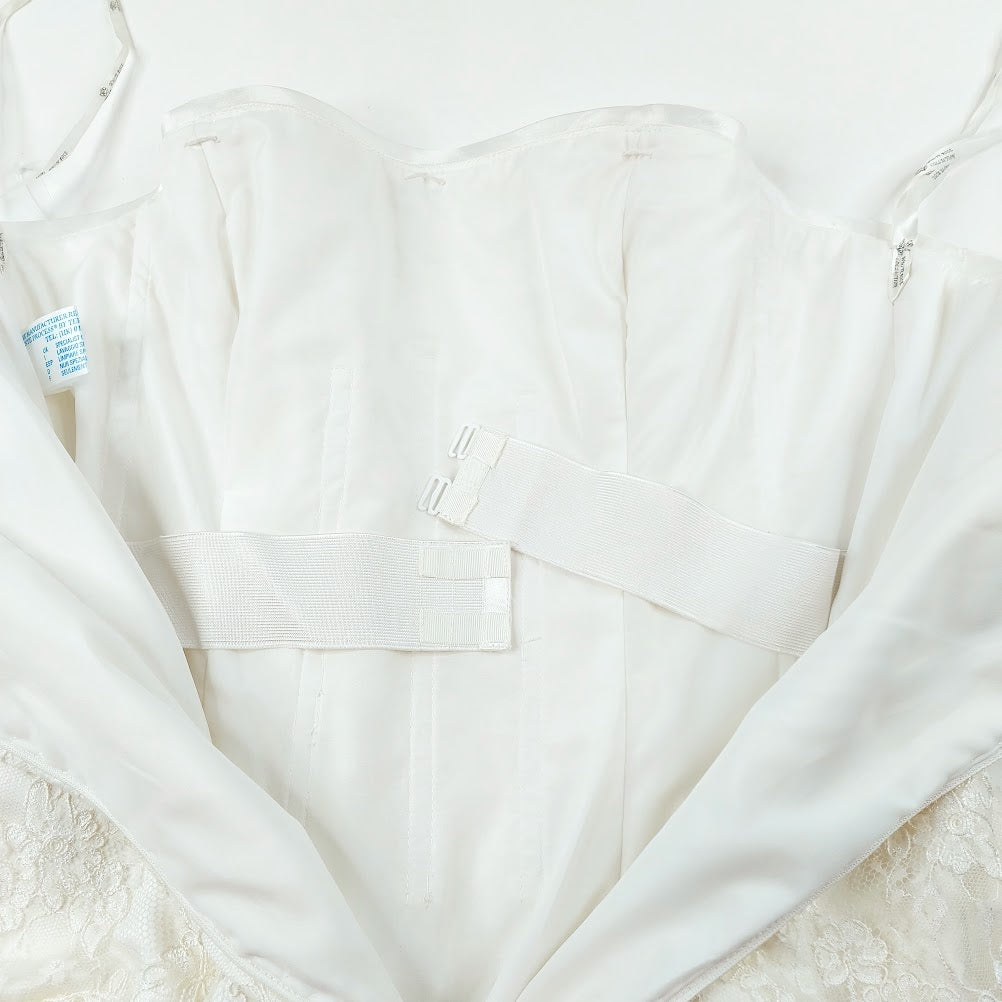 White Rose pitsihääpuku laahuksella koko 46