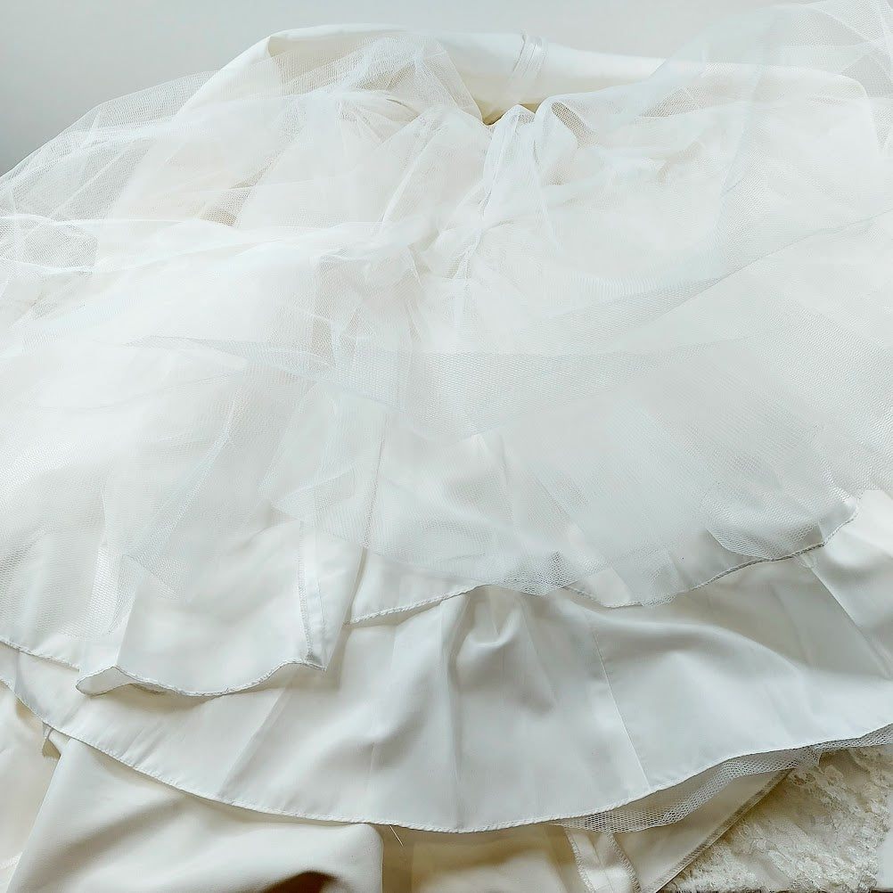White Rose pitsihääpuku laahuksella koko 46