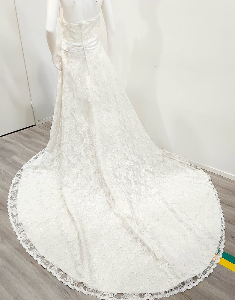 White Rose pitsihääpuku laahuksella koko 46