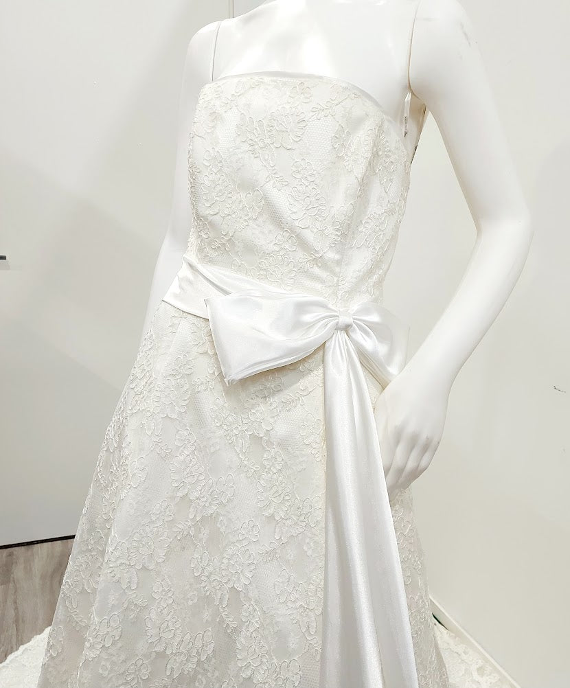 White Rose pitsihääpuku laahuksella koko 46