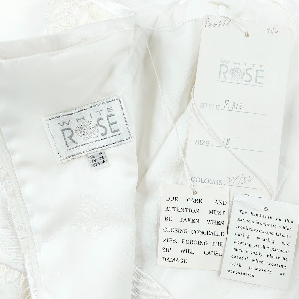 White Rose pitsihääpuku laahuksella koko 46