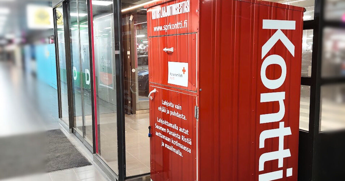SPR Kontin punainen keräyslaatikko kauppakeskuksen parkkihallin aulassa.