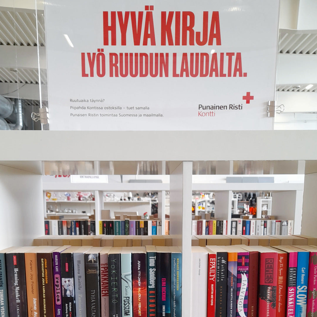 Kirjoja hyllyssä ja ylhäällä kyltti, jossa lukee: Hyvä kirja lyö ruudun laudalta.