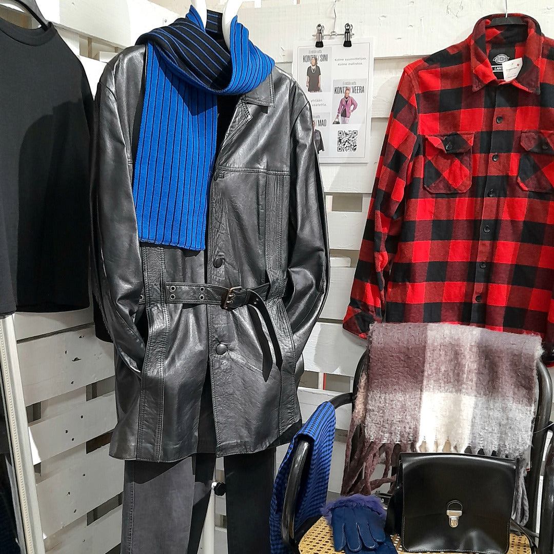 Esillepano miesten vaatteista.
