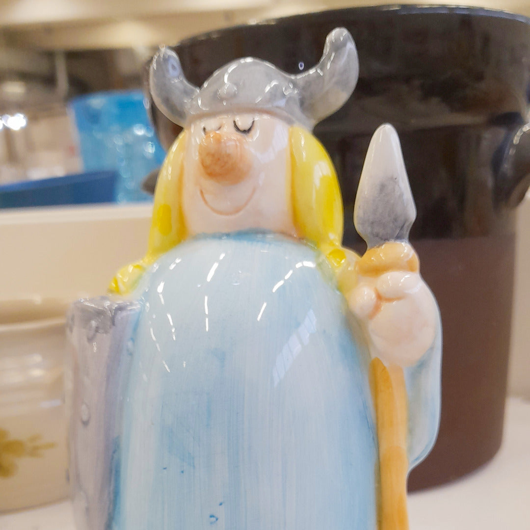 Keraaaminen viikinkinainen.