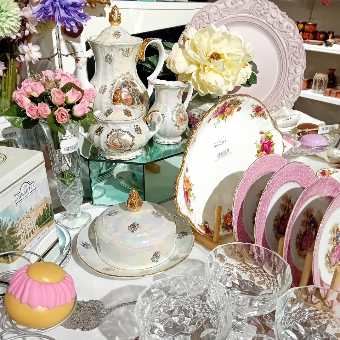 Astioita englantilaiseen kahvihetkeen.